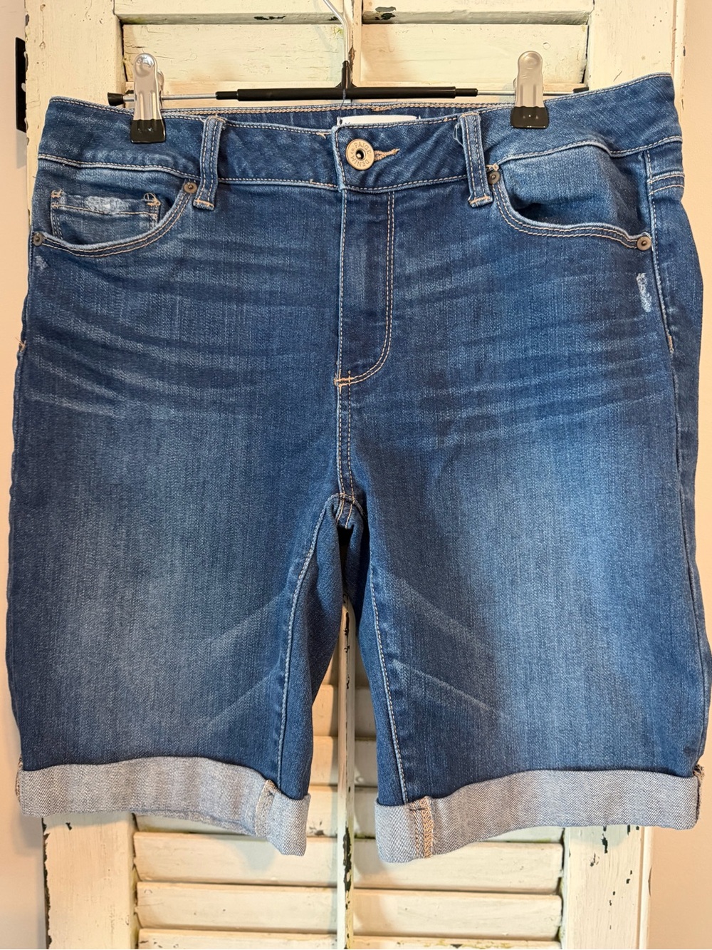 PAIGE Jax Knee Short Lightly Distressed Denim Lorraine Style with cuff Size 30